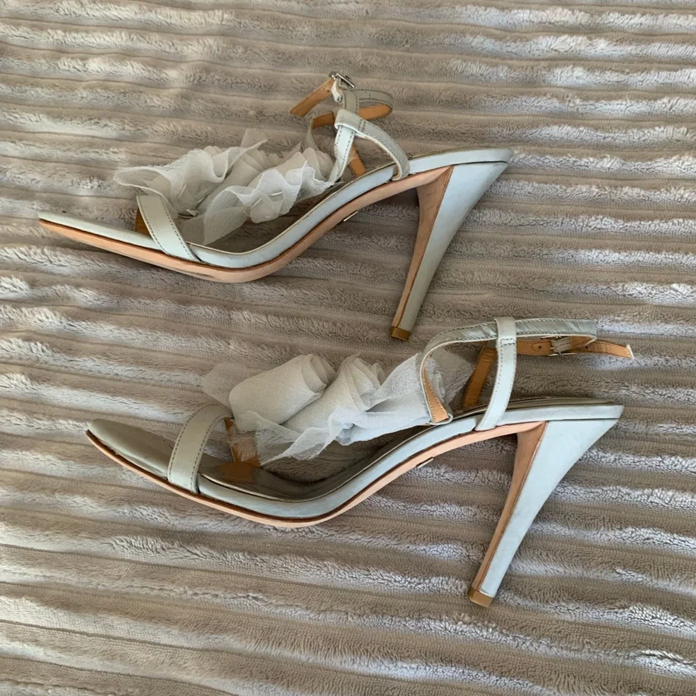 Badgley Mischka Cissy T-Strap Sandals Gray Floral Tulle Bridal Heels 9M‎
